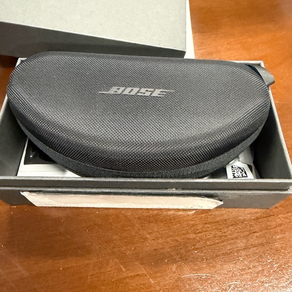 Bose Audio Sunglasses with Black Frame - Picture 3 of 6